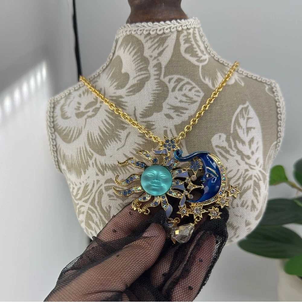 ✨ Sun & Moon Pendant Necklace / Brooch – 2-in-1 ✨